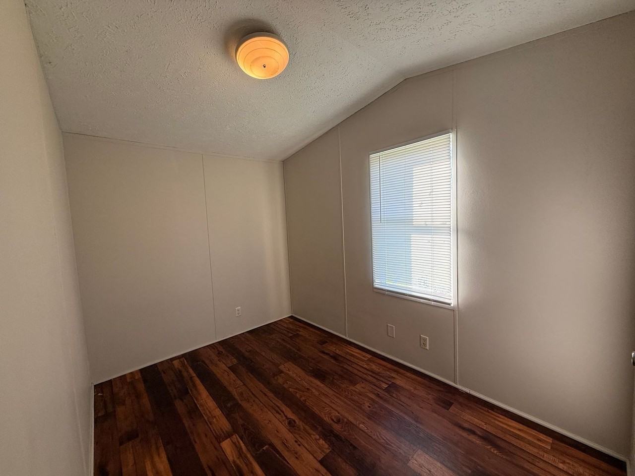 2210 Center St - Photo 5 of 10