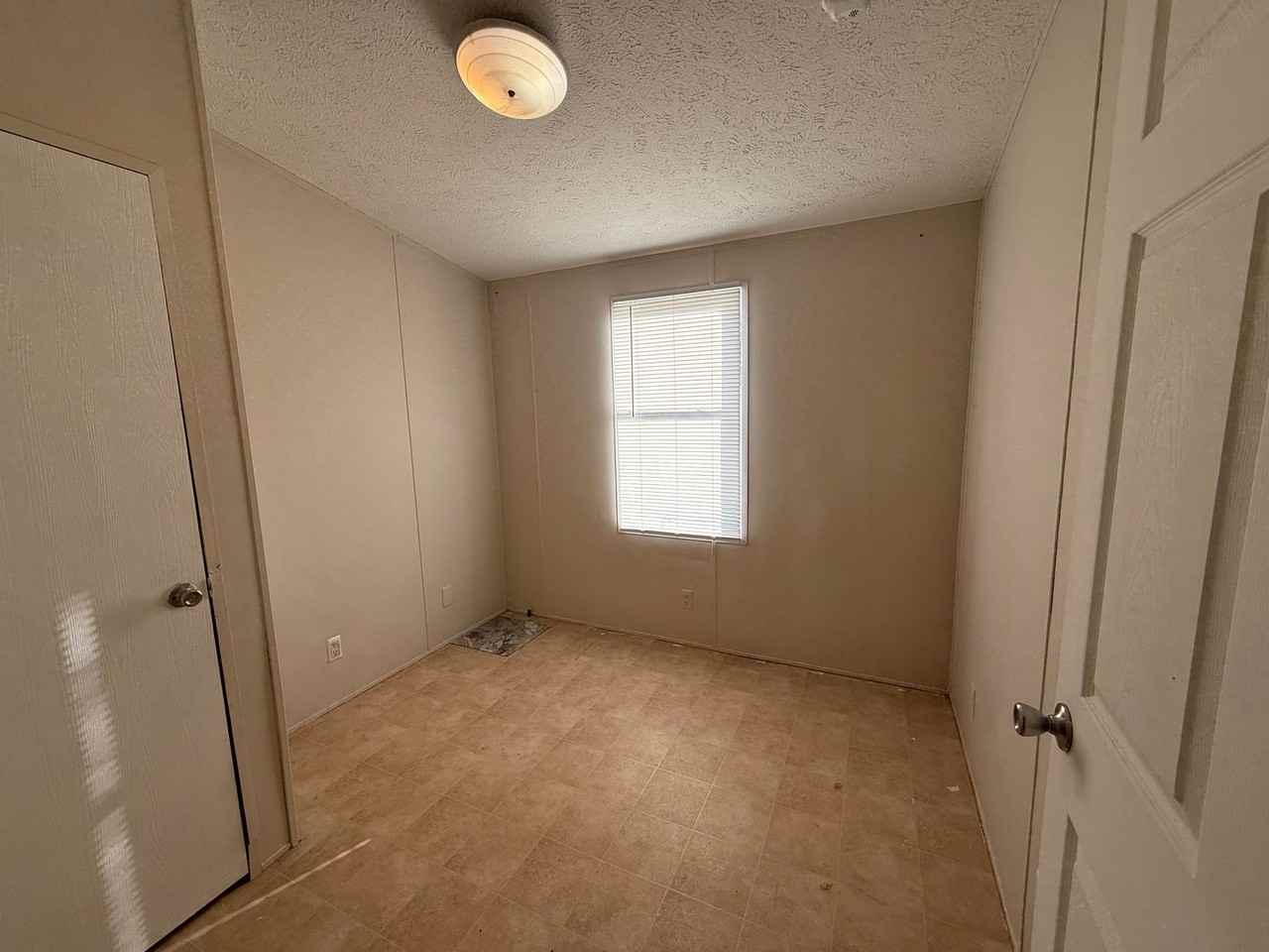 2210 Center St - Photo 6 of 10