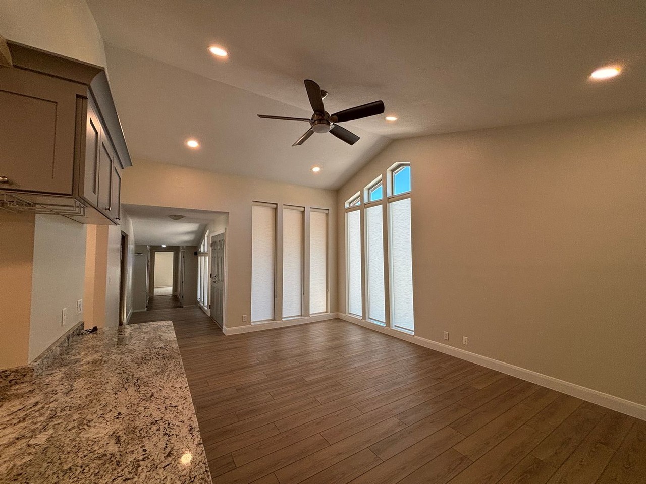 3605 Pomegranate Way - Photo 4 of 42