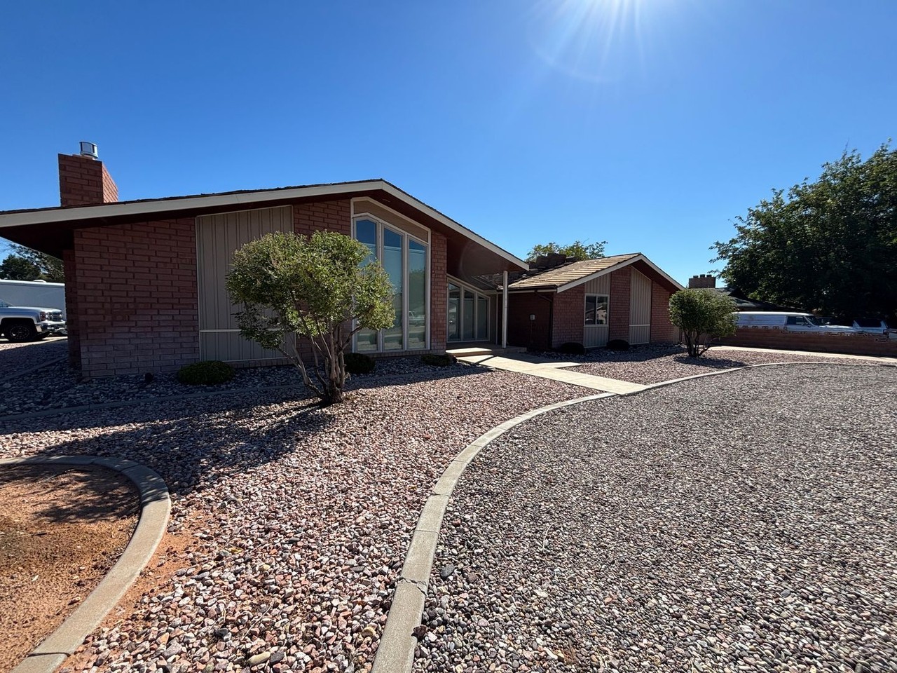 3605 Pomegranate Way - Photo 5 of 42