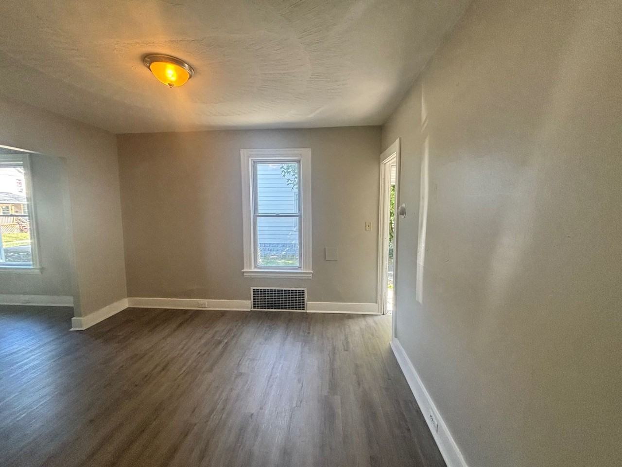 323 W 25th St - Photo 3 of 27