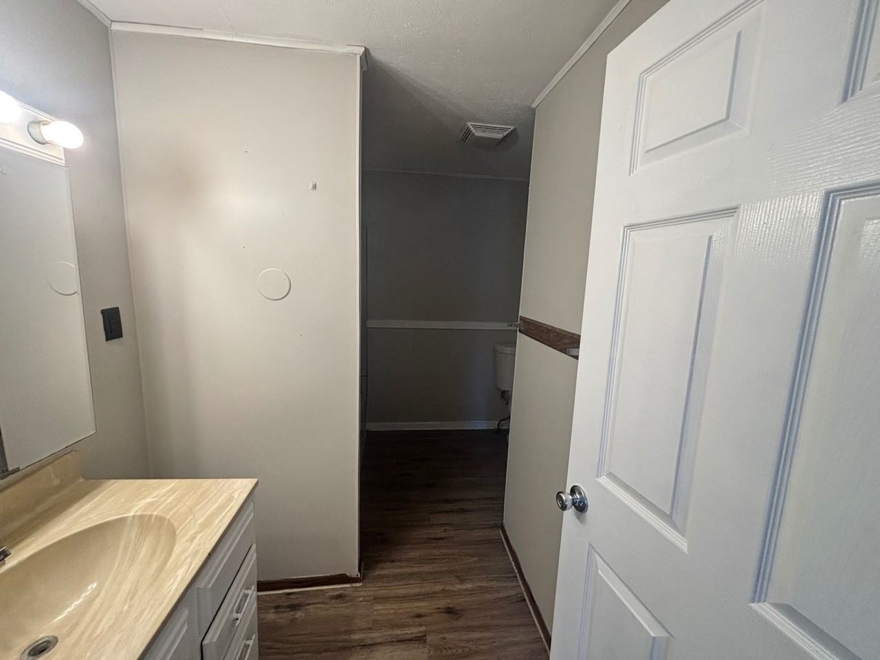 323 W 25th St - Photo 6 of 27