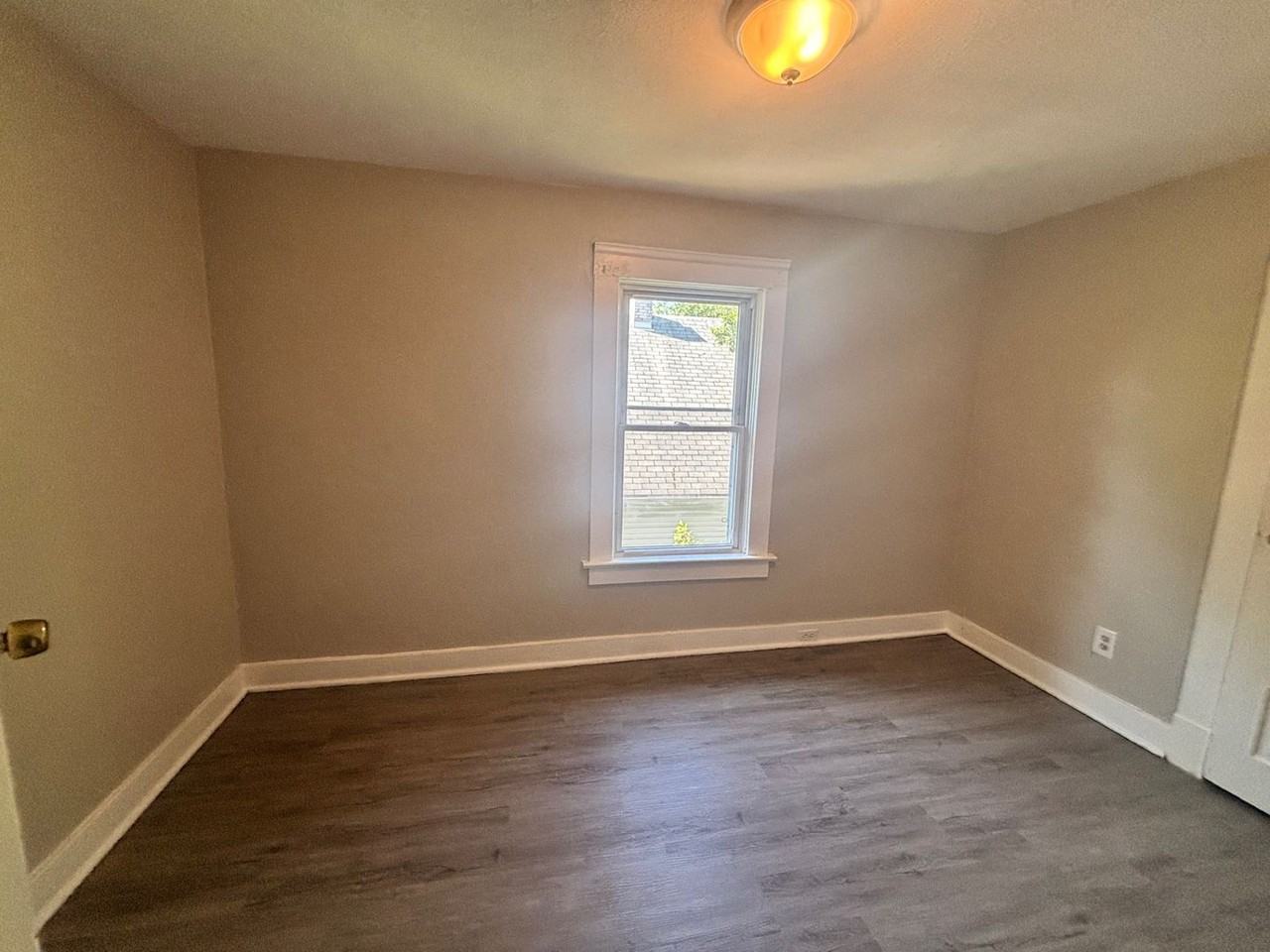 323 W 25th St - Photo 7 of 27