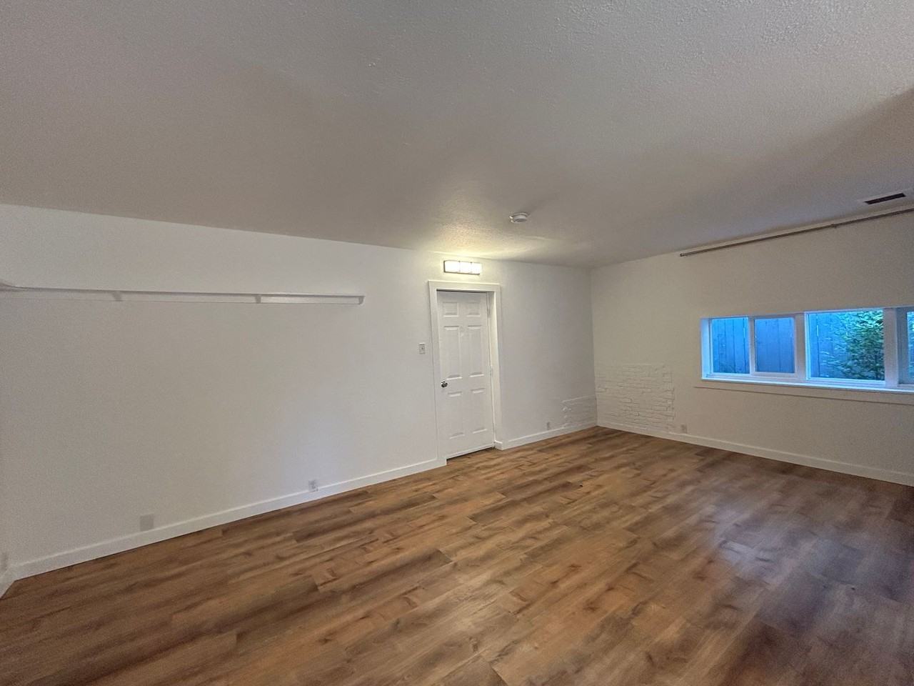 218 Sw 7th St - Photo 6 of 12