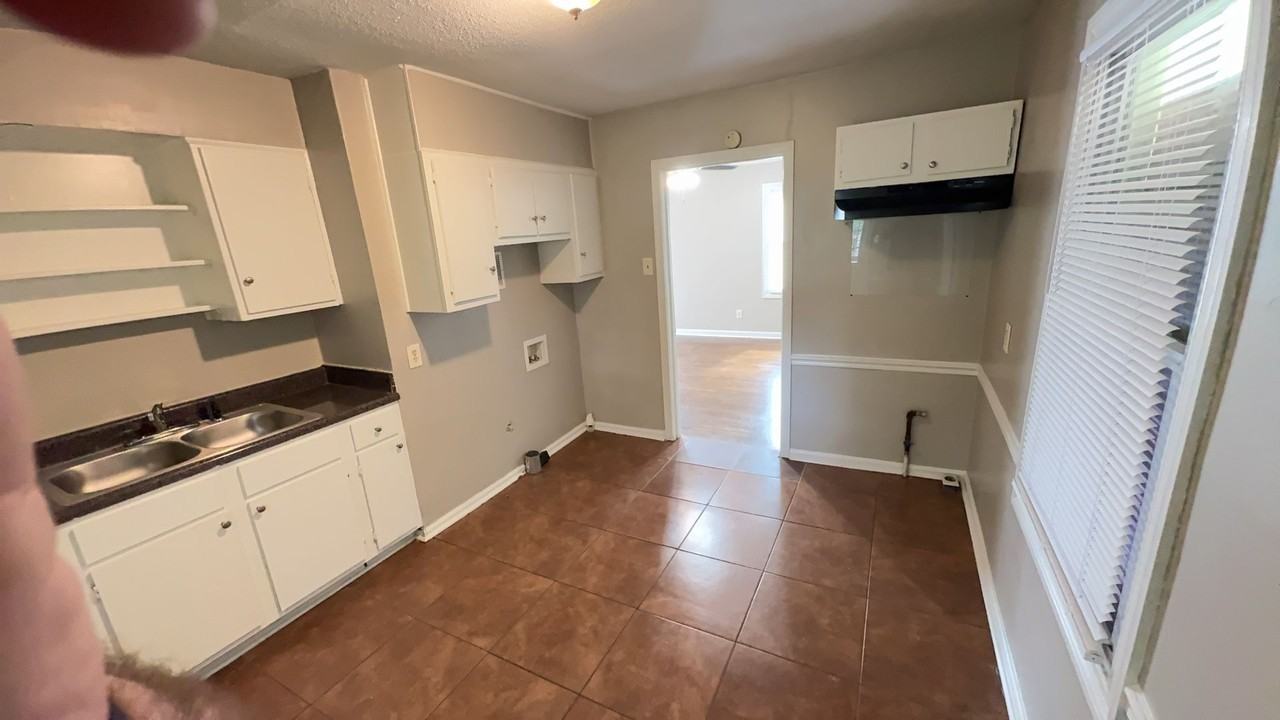 3630 Wilshire Road - Photo 4 of 9