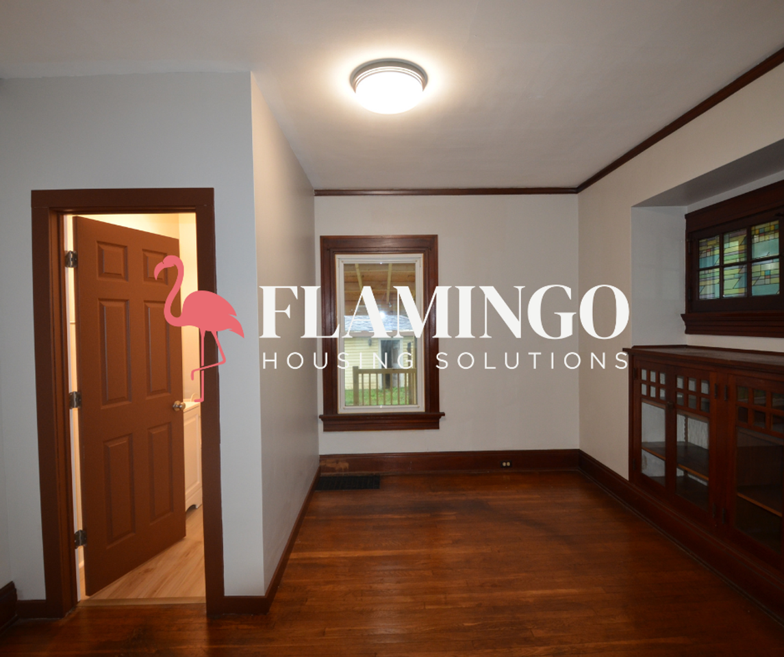 1129 Wilson Dr - Photo 3 of 15