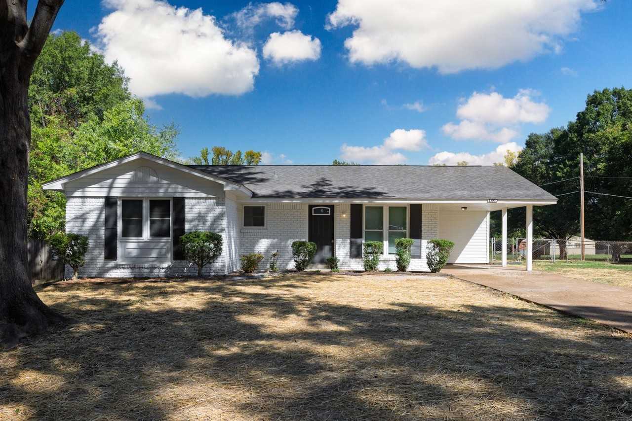 1860 Brookhaven Dr - Photo 2 of 32