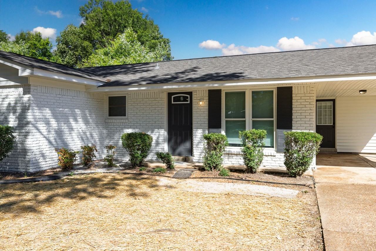 1860 Brookhaven Dr - Photo 3 of 32