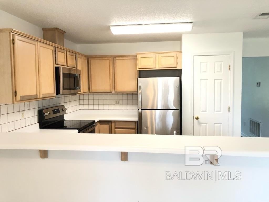 305 W Peachtree Ave - Photo 2 of 13