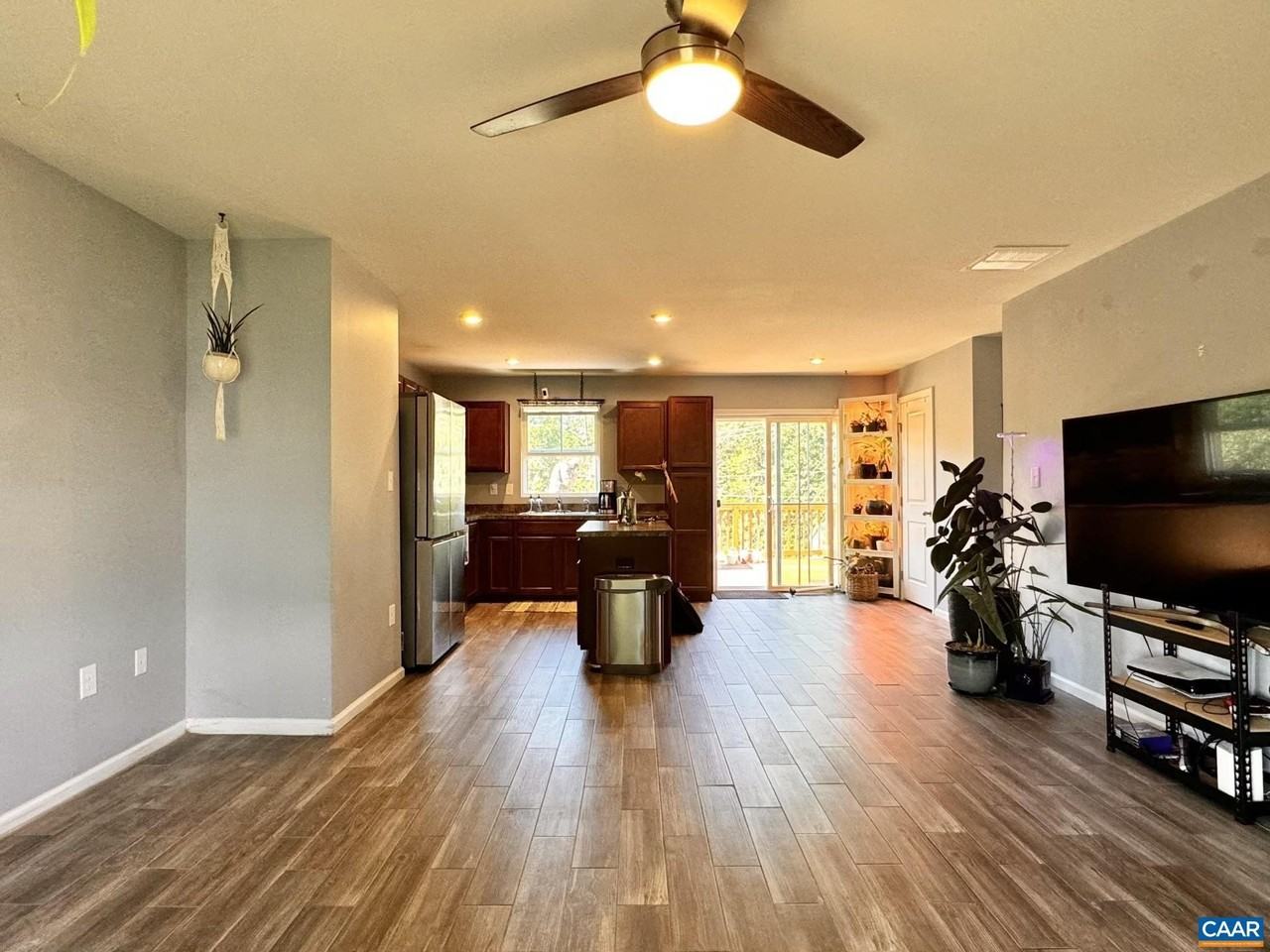 155 Richards Ct - Photo 3 of 50