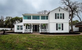 featured image of 4237 Ocean Dr