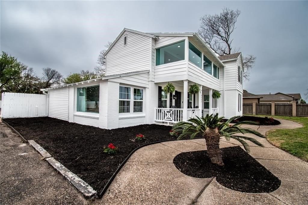 4237 Ocean Dr - Photo 2 of 23