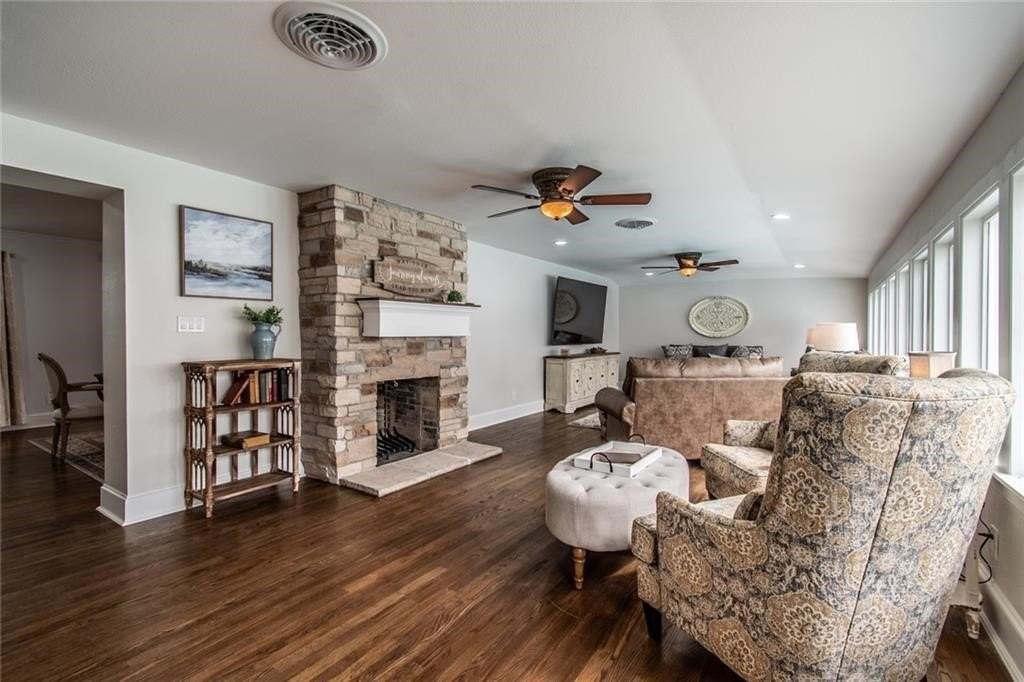 4237 Ocean Dr - Photo 6 of 23