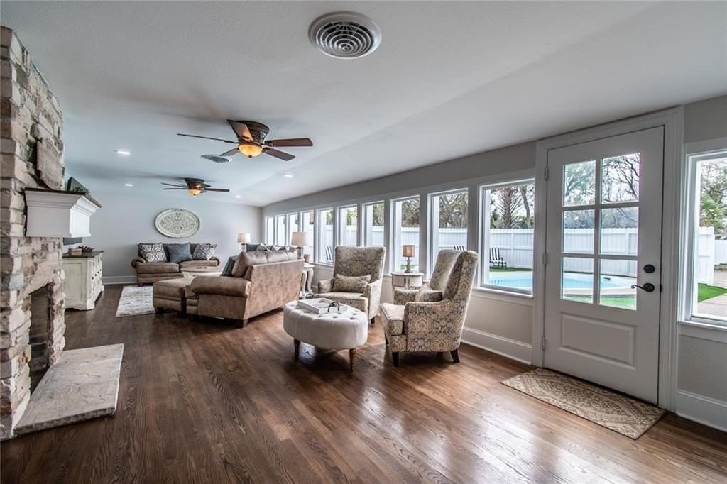 4237 Ocean Dr - Photo 7 of 23