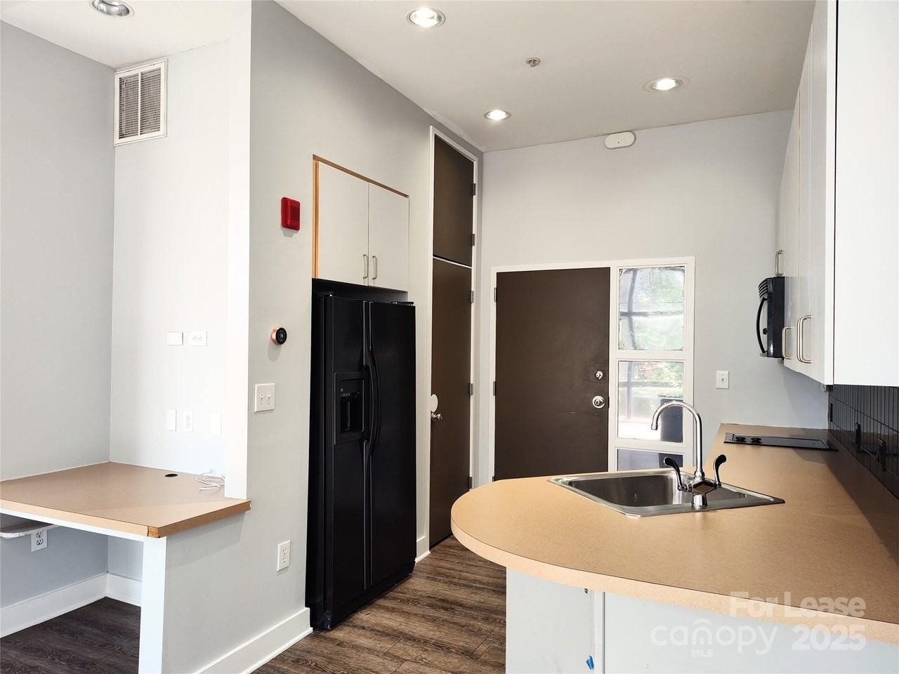 514 W 10th St Unit 205 #205 - Photo 4 of 16