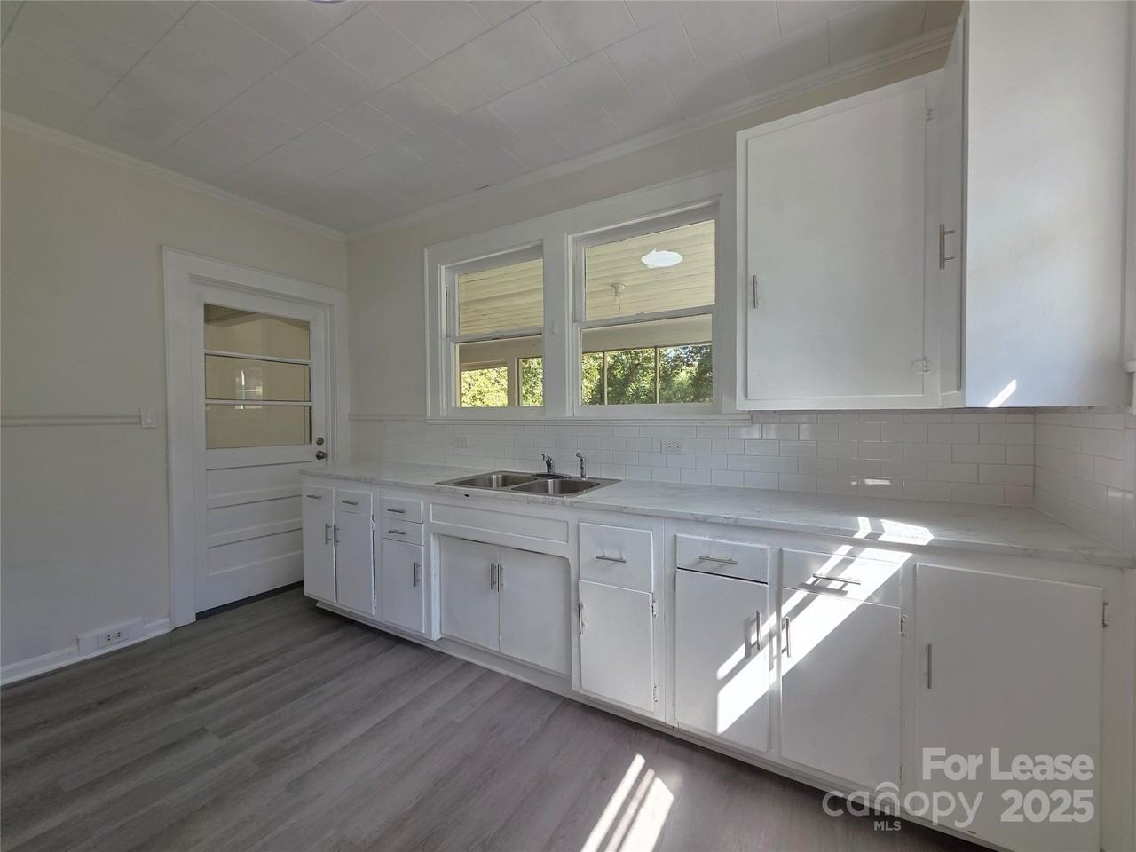 106 Falls Rd - Photo 6 of 19