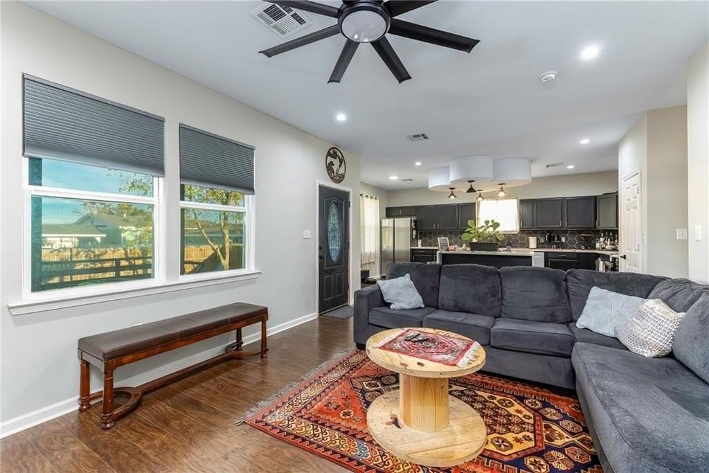 1223 Pailet Ave - Photo 3 of 32