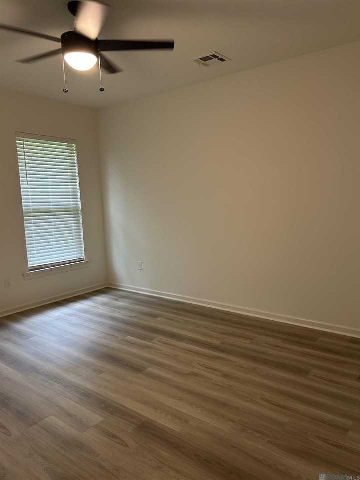 28542 Middlebrook Way - Photo 6 of 18