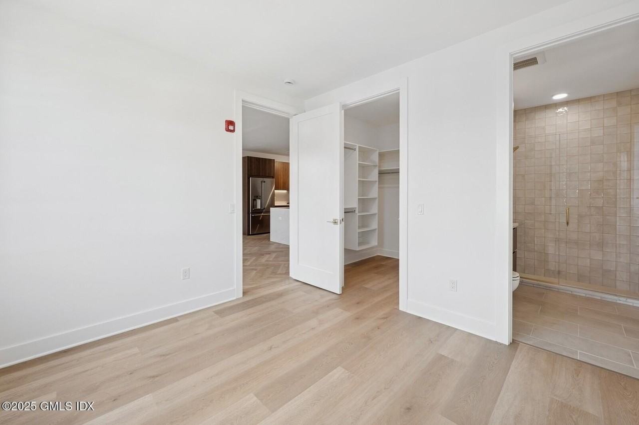 100 E Putnam Ave #206 - Photo 4 of 9