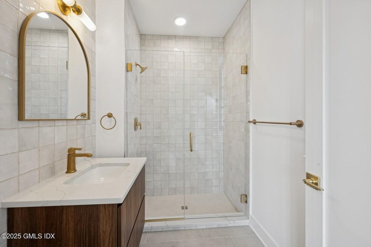 100 E Putnam Ave #206 - Photo 5 of 9