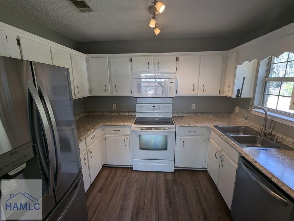 67 Rosebud Ct - Photo 4 of 11