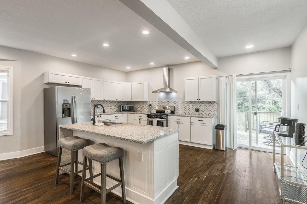 Harrison St - Photo 5 of 9