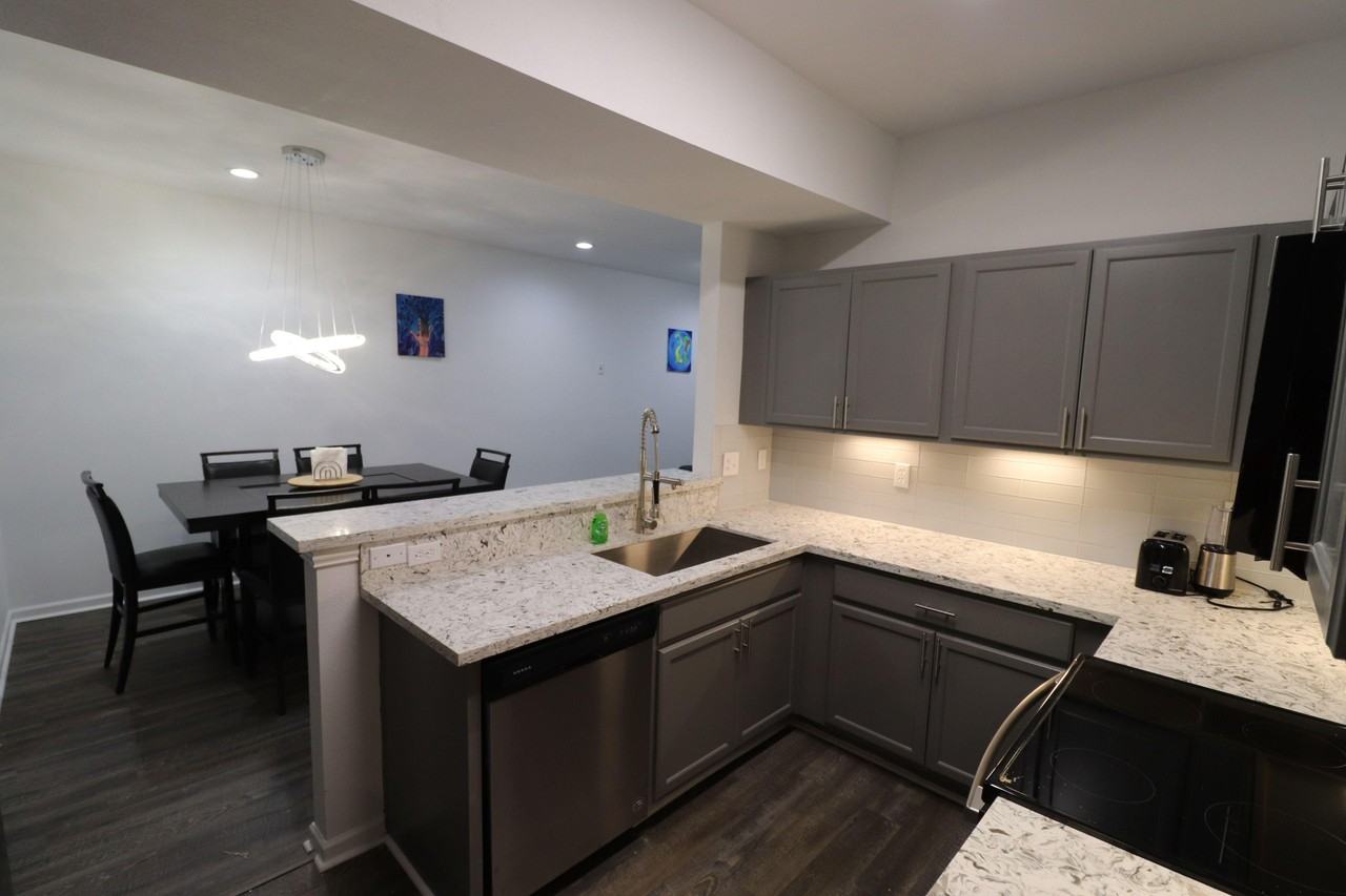 Paris St - Photo 2 of 17