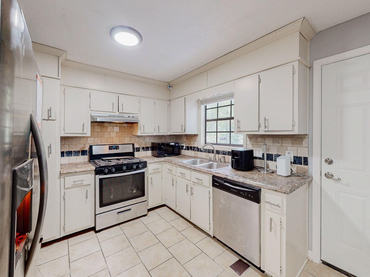 Silver Leaf Ln Sw - Photo 2 of 8