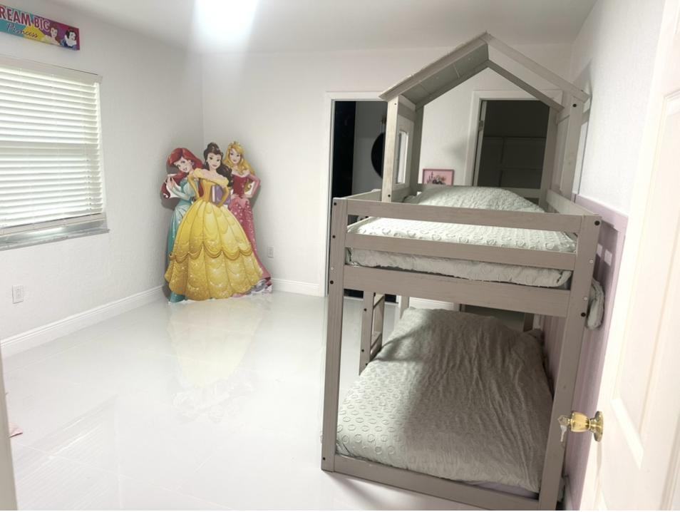 Ne 146th St - Photo 3 of 5