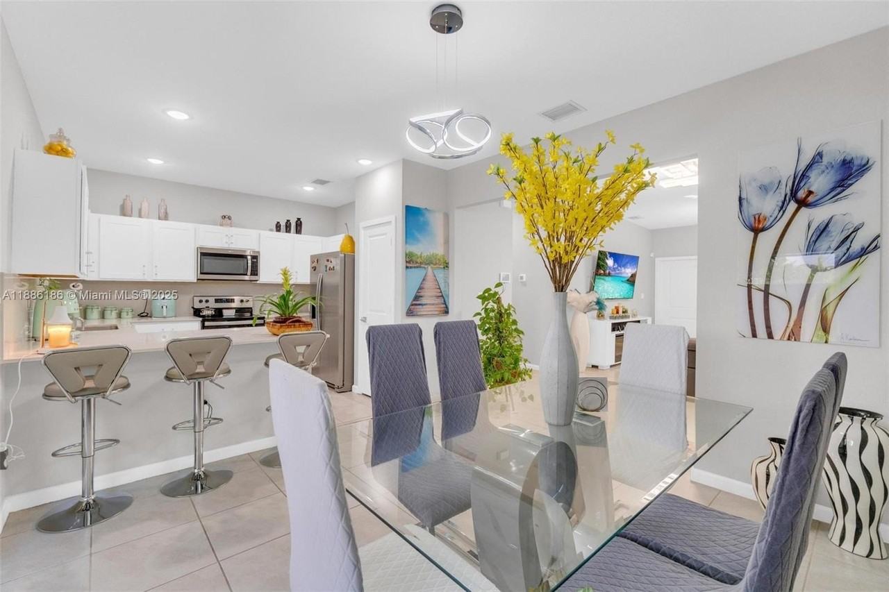 424 Ne 4th Ave #424 - Photo 2 of 50