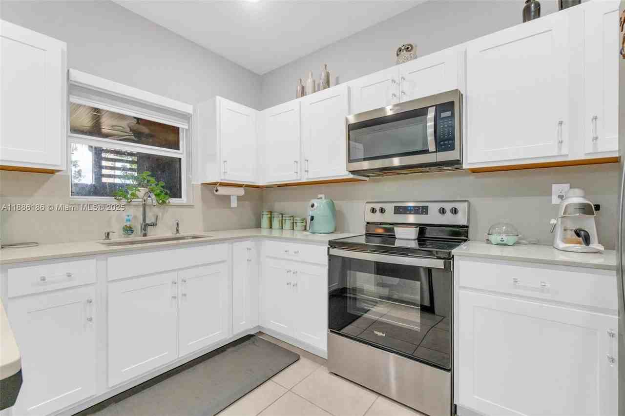 424 Ne 4th Ave #424 - Photo 5 of 50