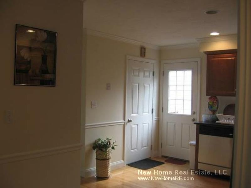 12 Massasoit St - Photo 2 of 9