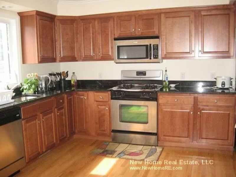 12 Massasoit St - Photo 3 of 9