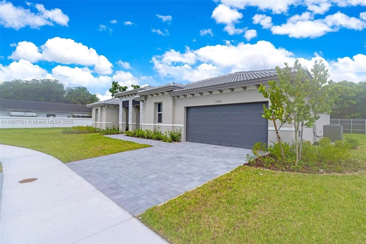 13283 Sw 188th Ter - Photo 2 of 50