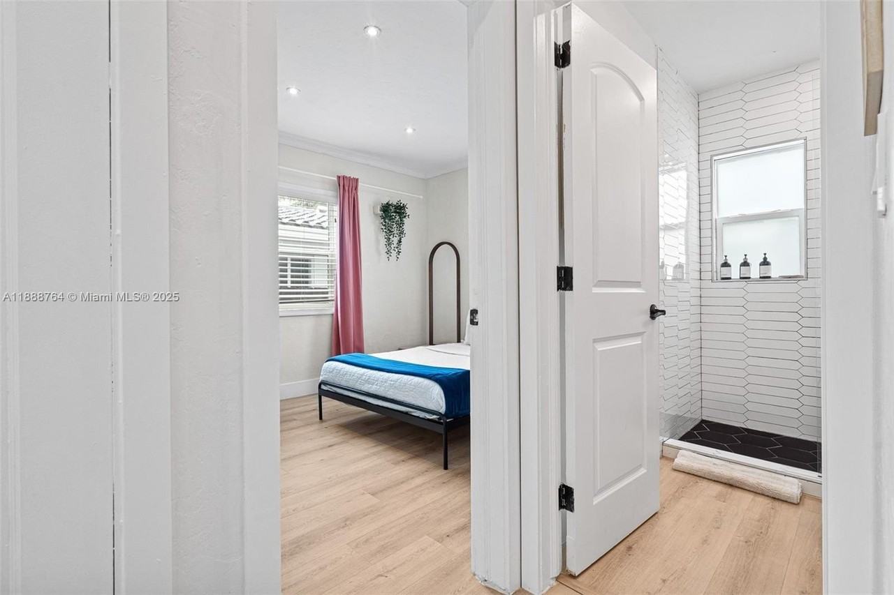 1636 Arthur St - Photo 4 of 36