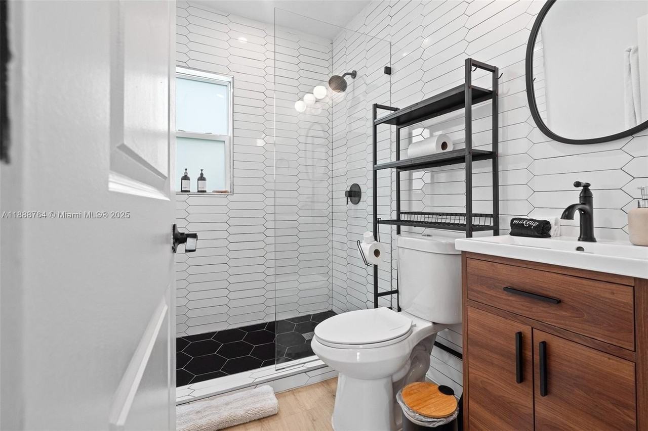 1636 Arthur St - Photo 5 of 36