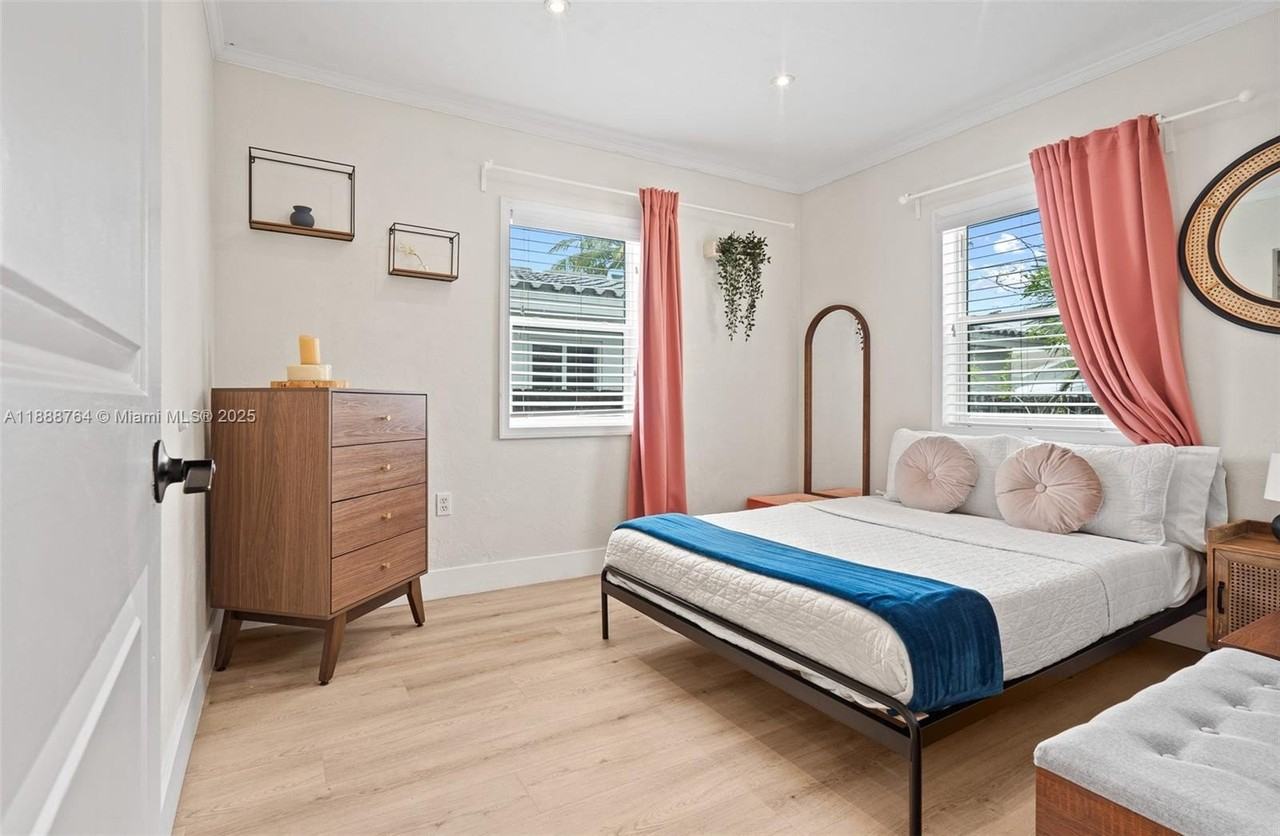 1636 Arthur St - Photo 6 of 36