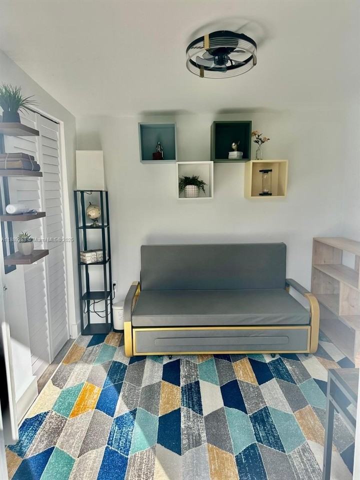 2943 Sw 36th Ave - Photo 2 of 12