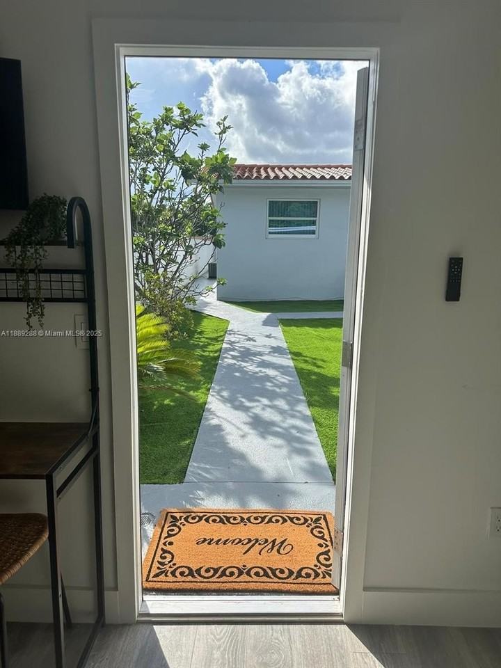 2943 Sw 36th Ave - Photo 6 of 12