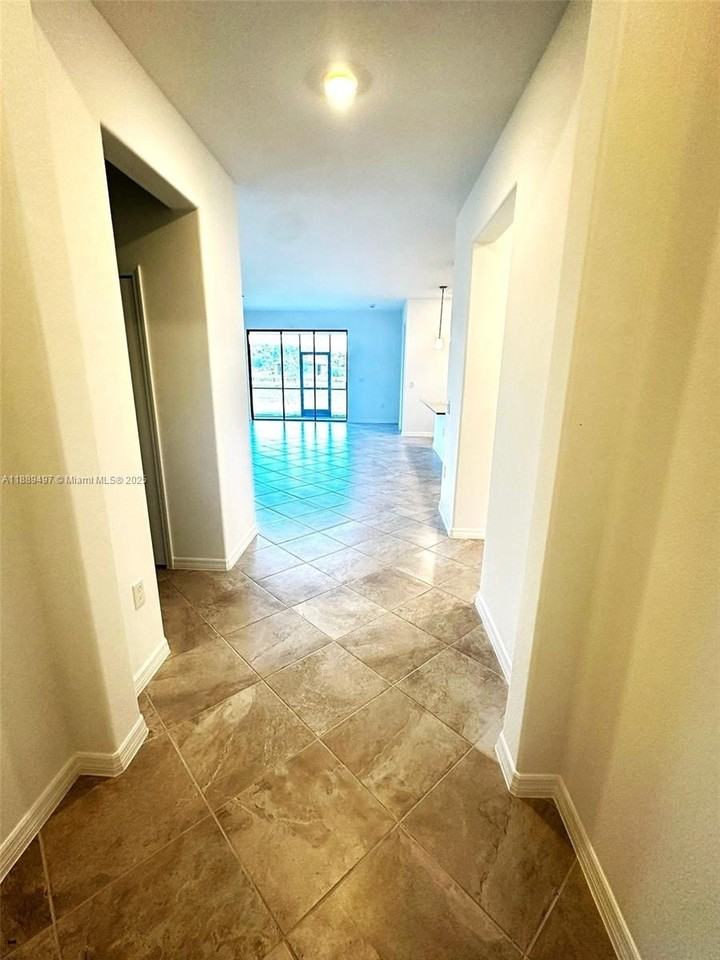 15004 Palamos Cir - Photo 6 of 30