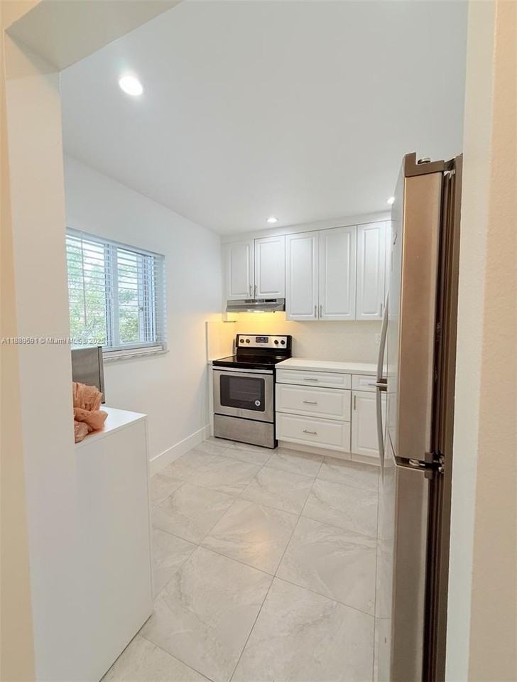 7825 Camino Real #J414 - Photo 4 of 10