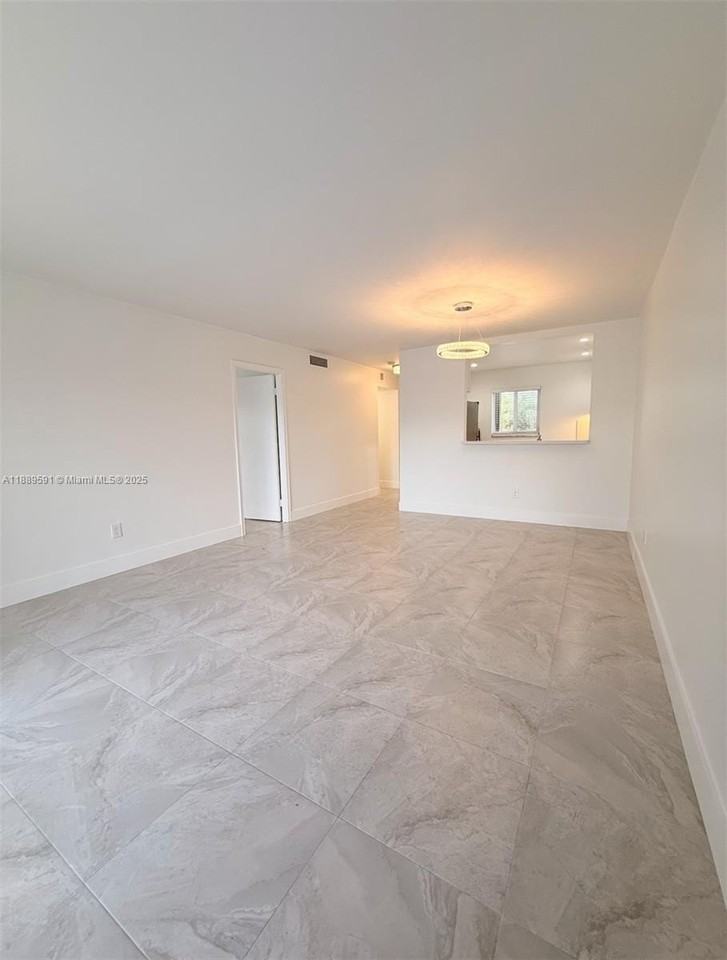 7825 Camino Real #J414 - Photo 5 of 10