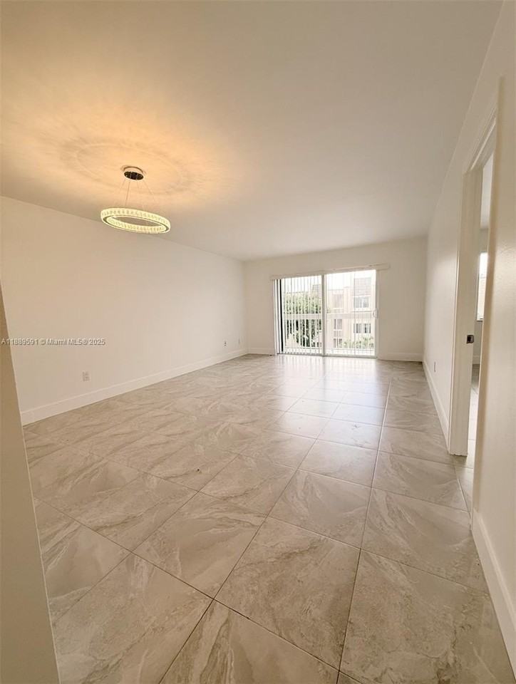 7825 Camino Real #J414 - Photo 7 of 10