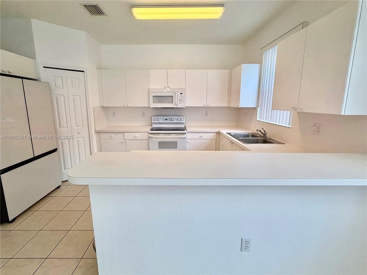 12362 Southwest 122nd Street - Photo 7 of 19