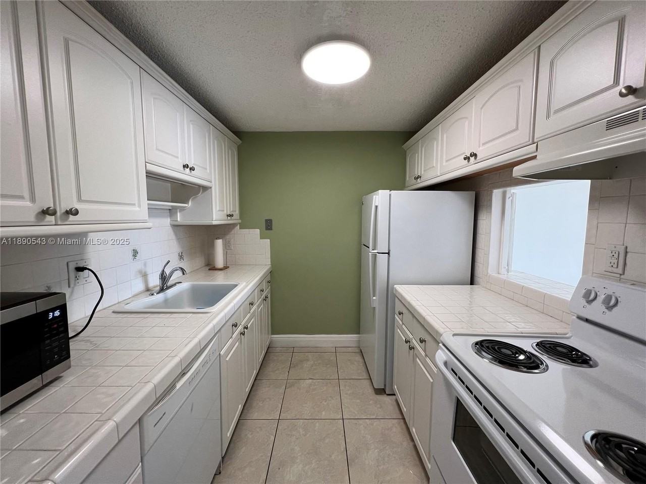 14415 N Kendall Dr #407G - Photo 3 of 17