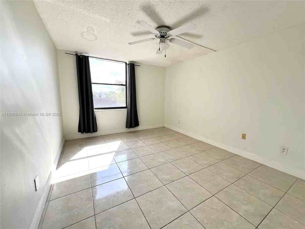 14415 N Kendall Dr #407G - Photo 4 of 17