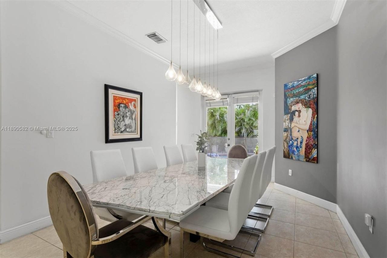 9339 Southwest 98th Place - Photo 6 of 28