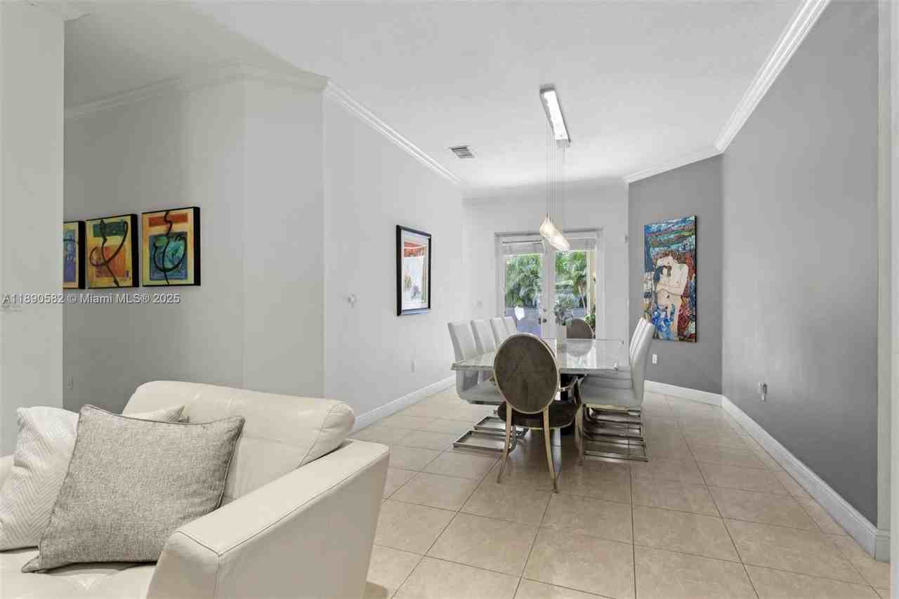 9339 Southwest 98th Place - Photo 7 of 28