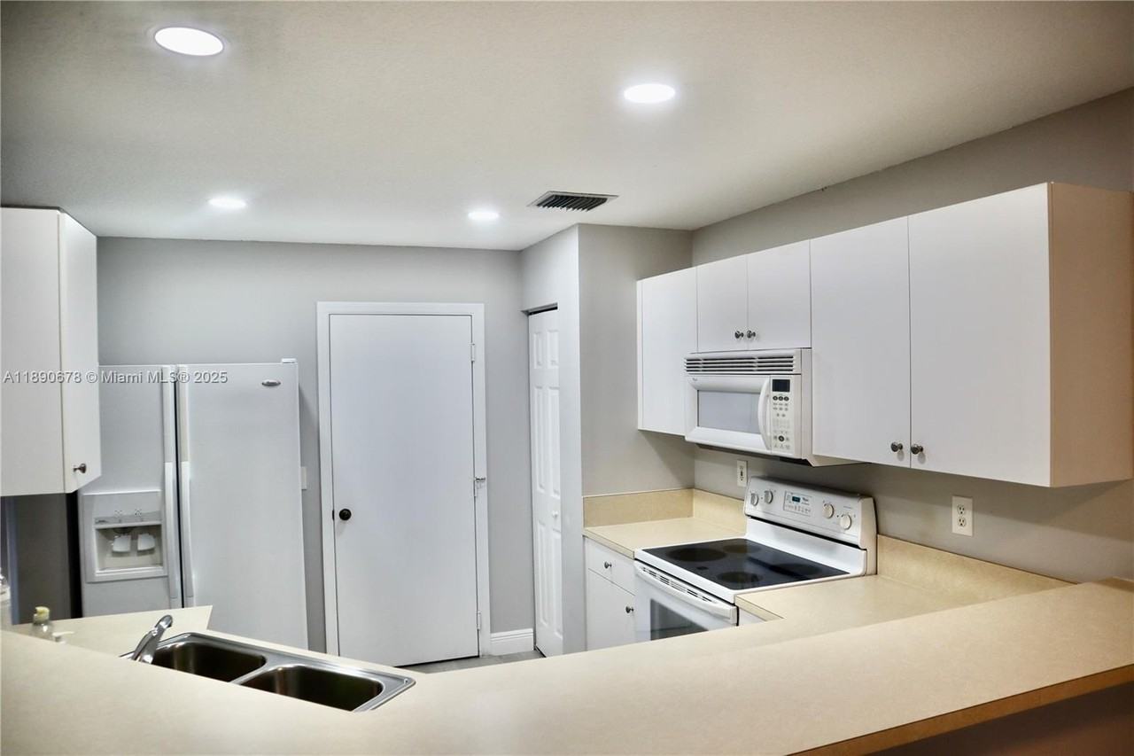 8656 South Southgate Shores Circle #8656 - Photo 7 of 29