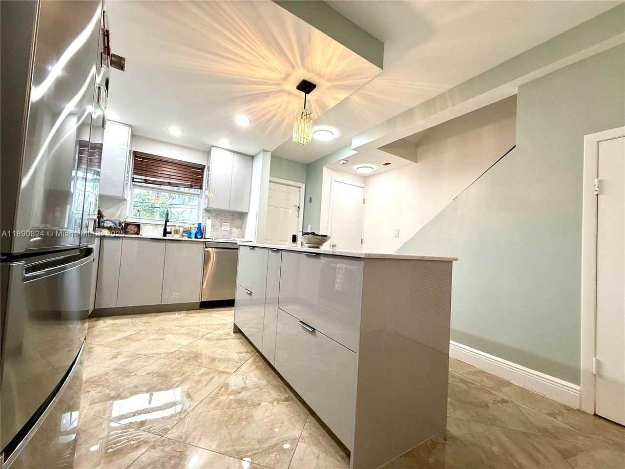 809 W Oakland Park Blvd #K4 - Photo 2 of 10